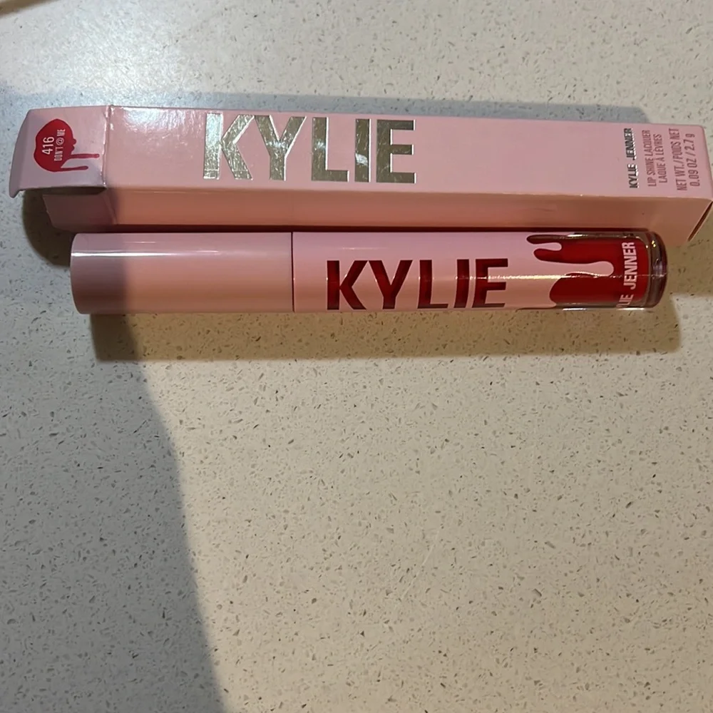 Kylie liquid lipstick - Picture 3 of 3